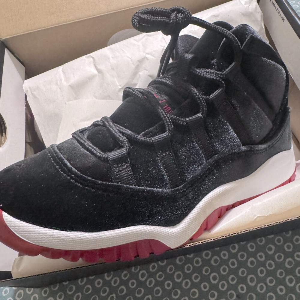 Retro 11 velvet